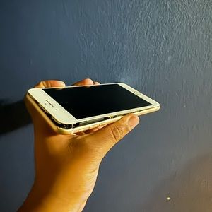 Older generation iPhone, Non-Operational, selling for parts